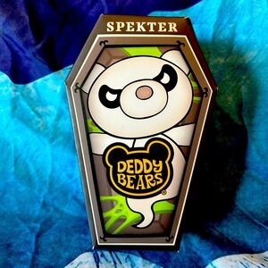 Deddy bears Spekter the ghost bear.